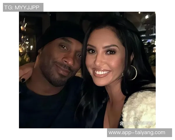 妻子社交媒体分享与库尔图瓦游戏夜照片展现休闲时光的乐趣 妻子社交媒体分享与库尔图瓦游戏夜照片展现休闲时光的乐趣