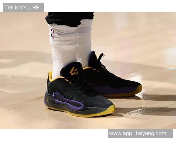 东契奇球鞋铭刻女儿名字感恩女儿是生命中最珍贵的礼物 东契奇球鞋铭刻女儿名字感恩女儿是生命中最珍贵的礼物