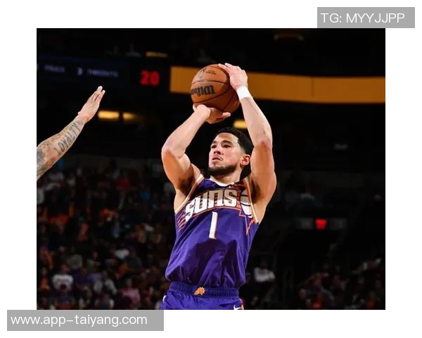 布克上半场表现出色却因伤退场10分钟内贡献11分2篮板3助攻