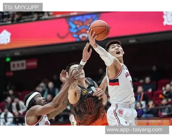 广东队惨遭逆转压哨进球掩盖全队低迷表现三分球无一命中半场落后26分